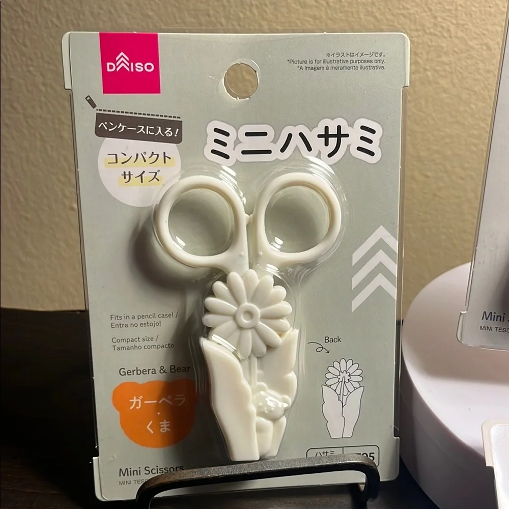 Daiso Mini Scissors with Magnet ( pick one )